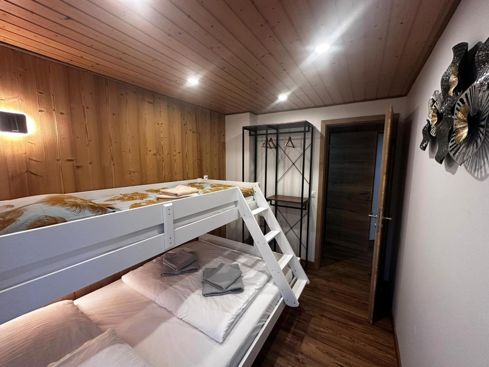 Les Chalets Bambi & Jacuzzi Privatif La Bresse Rum bild